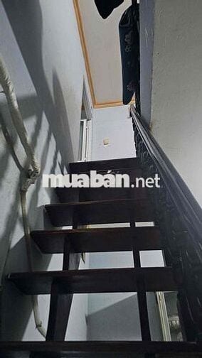 🏠 Cho thuê nhà 4,5tr/ tháng.  DT: 4m x 16m Lửng 3PN (2 kín 1 mở) 2WC.