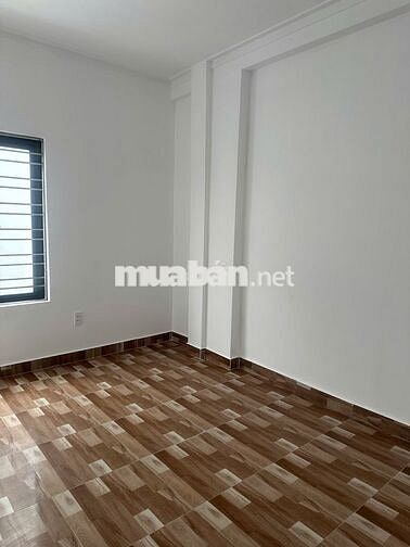 Bán căn nhà 3 tầng, vị trí đẹp, khu dân cư đông đúc, an ninh tốt.