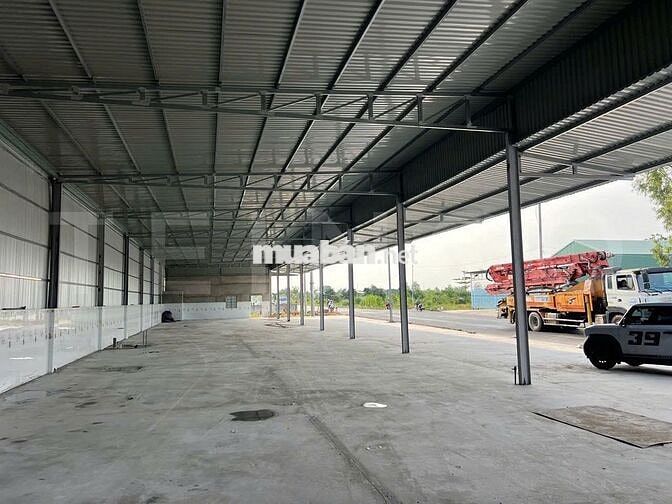 Kho xưởng bãi 2.470 m² kho xây dựng 1.430 m² mặt tiền ngang 130m
