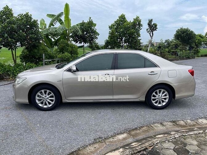 Toyota Camry 2014 E 2.0 Vàng cát