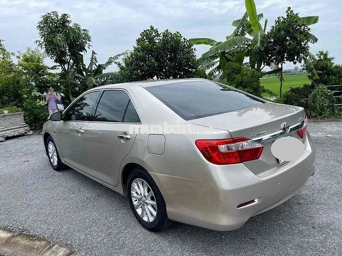 Toyota Camry 2014 E 2.0 Vàng cát