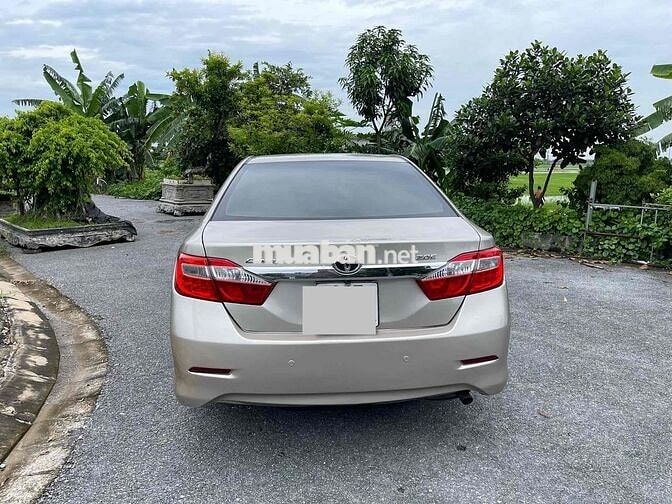 Toyota Camry 2014 E 2.0 Vàng cát