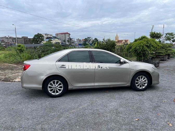 Toyota Camry 2014 E 2.0 Vàng cát