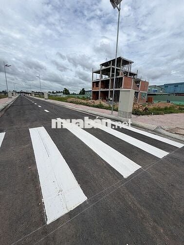 Đất Bình Chánh giá ngộp, 1 tỷ 65, công chứng ngay và liền.