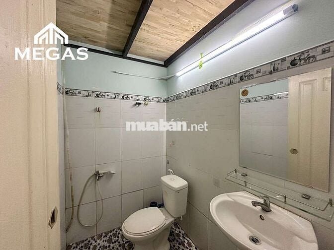 TRỌ ĐI BỘ QUA ĐH VĂN HIẾN VÀ CÁCH HUIT VÀI PHÚT CÓ BANCOL