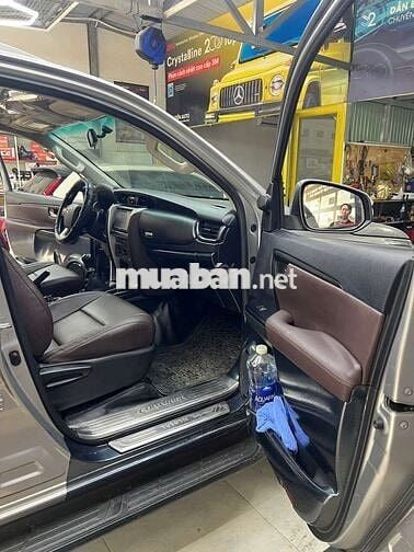 Toyota Fortuner ĐK 2017 Số sàn Bạc 7 chỗ