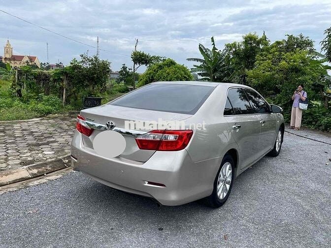 Toyota Camry 2014 E 2.0 Vàng cát