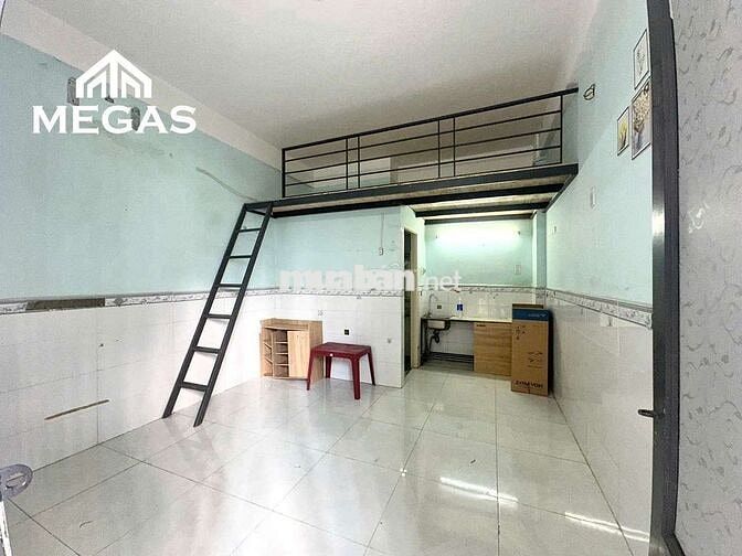 TRỌ ĐI BỘ QUA ĐH VĂN HIẾN VÀ CÁCH HUIT VÀI PHÚT CÓ BANCOL