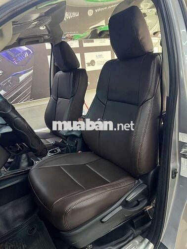 Toyota Fortuner ĐK 2017 Số sàn Bạc 7 chỗ