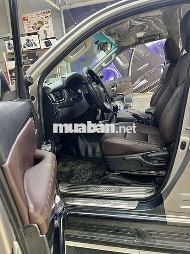 Toyota Fortuner ĐK 2017 Số sàn Bạc 7 chỗ