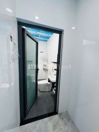 Cho thuê nhà đẹp 1 trệt 3 lầu  góc 2 mặt tiền KDC Bửu Long