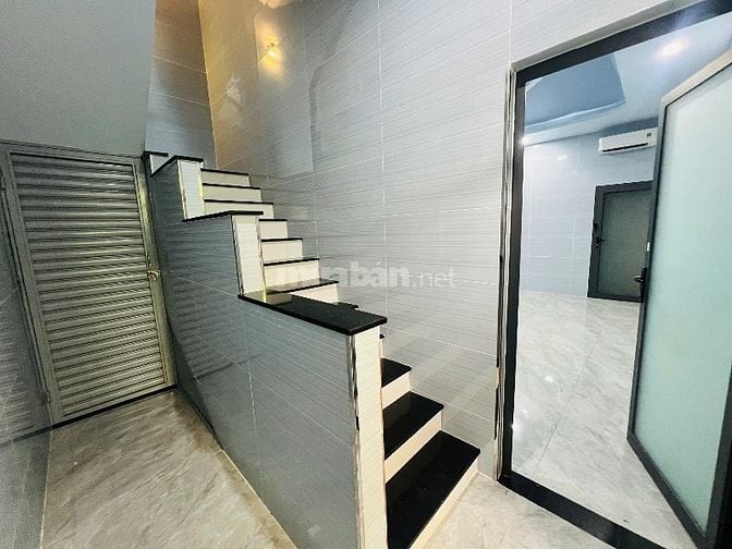 Cho thuê nhà đẹp 1 trệt 3 lầu  góc 2 mặt tiền KDC Bửu Long