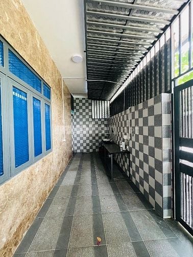 Cho thuê nhà đẹp 1 trệt 3 lầu  góc 2 mặt tiền KDC Bửu Long
