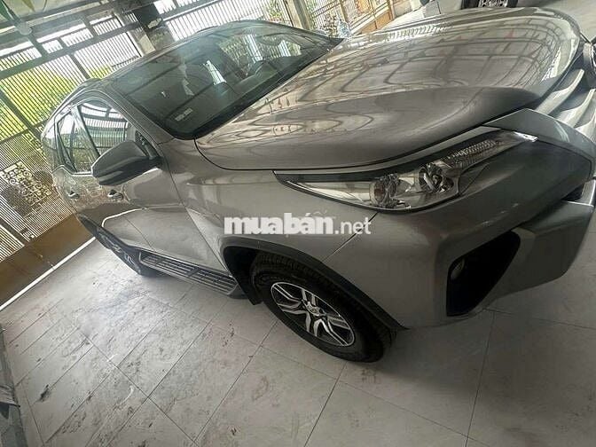 Toyota Fortuner ĐK 2017 Số sàn Bạc 7 chỗ