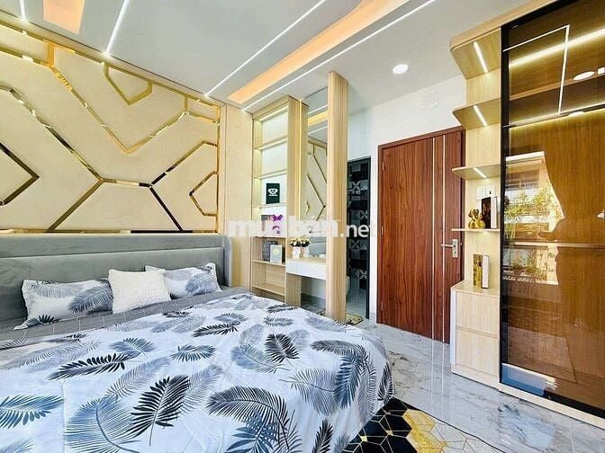 Nhà Trệt Lửng 4 Lầu 5PN 7WC . CÓ Tahng Máy 450ky Hẻm 8m 1 trục