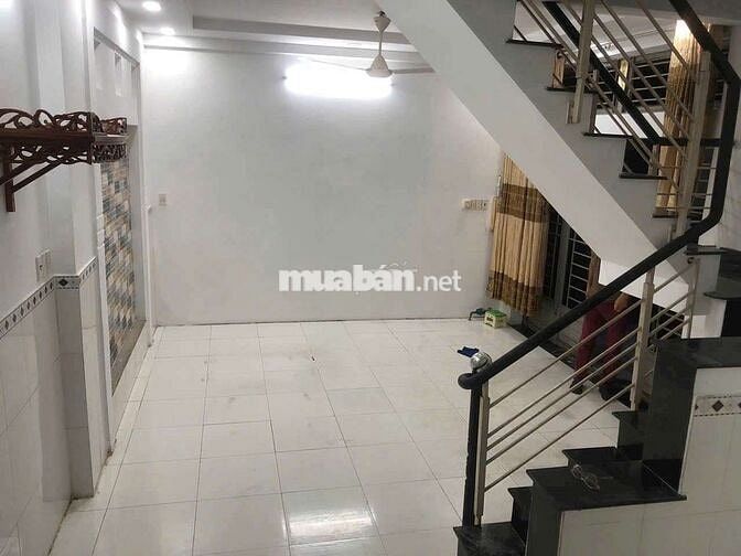 gần cầu tham lương 2pn 2wc dt 4,5x8m trệt lầu mới sơn sửa 