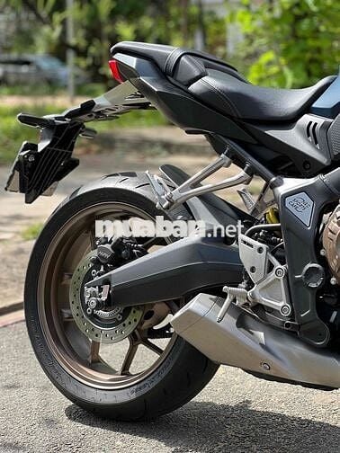 Honda CB650R 2022 Xám 1.000km, có giao lưu xe.