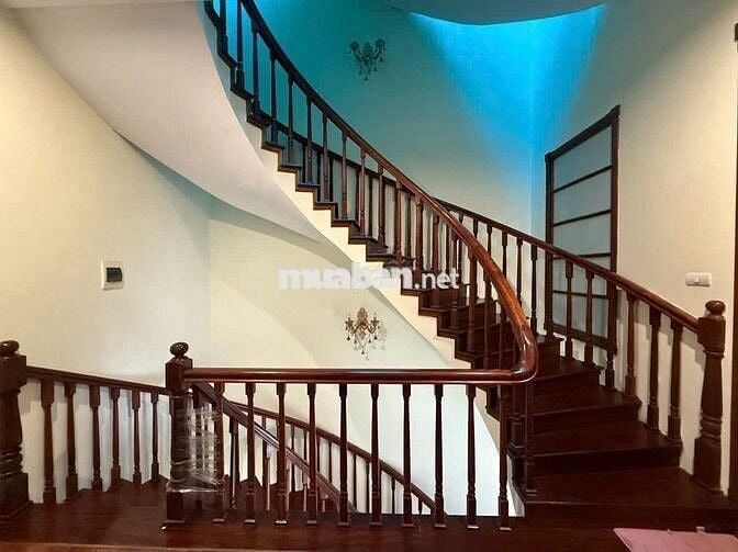 Cho thuê nhà liền kề 5 tầng ngõ 37 phố Trần Kim Xuyến, phường Yên Hòa
