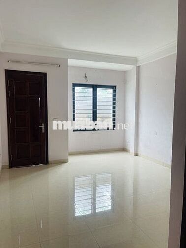 Nhà ngõ 22 Trung Kính, DT 35m2 x 5 tầng, 4 Ngủ có ĐH, NL - 16 triệu/th