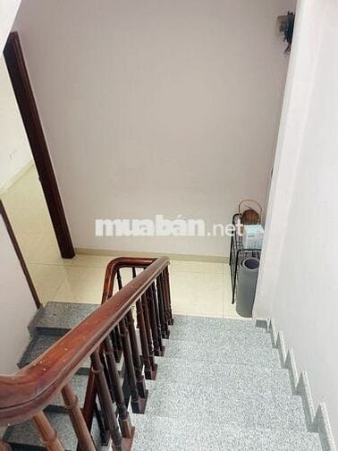 Nhà ngõ 22 Trung Kính, DT 35m2 x 5 tầng, 4 Ngủ có ĐH, NL - 16 triệu/th