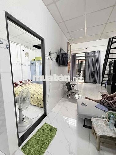 Nhà ở cách mặt tiền 2 căn, thuận tiện đi chuyển ☺️