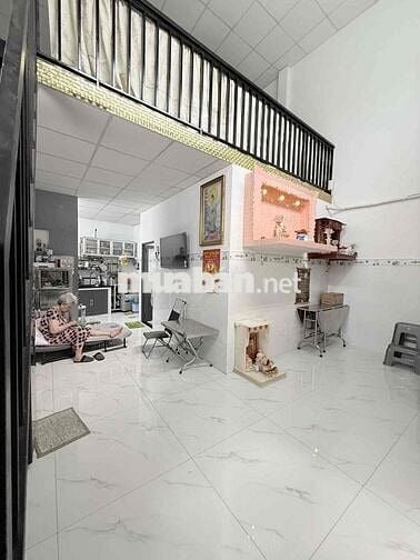 Nhà ở cách mặt tiền 2 căn, thuận tiện đi chuyển ☺️