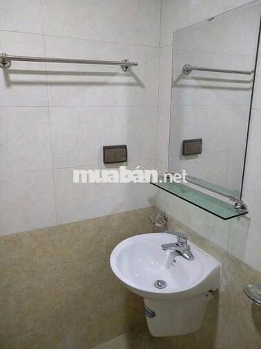 Nhà ngõ 22 Trung Kính, DT 35m2 x 5 tầng, 4 Ngủ có ĐH, NL - 16 triệu/th