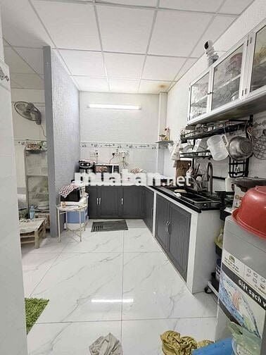 Nhà ở cách mặt tiền 2 căn, thuận tiện đi chuyển ☺️