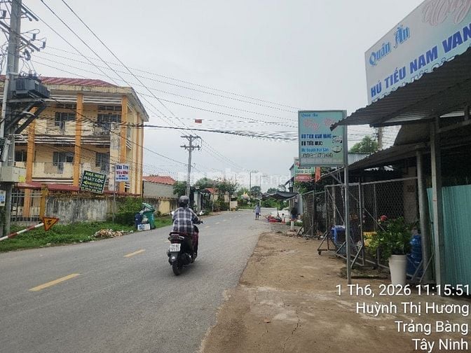 Đất mặt tiền kinh doanh buôn bán .Ngay khu công nghiệp .giá 900tr 