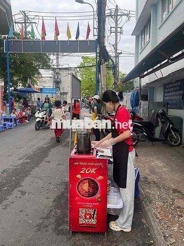 Bạn đồng hành bán mì trộn Hàn