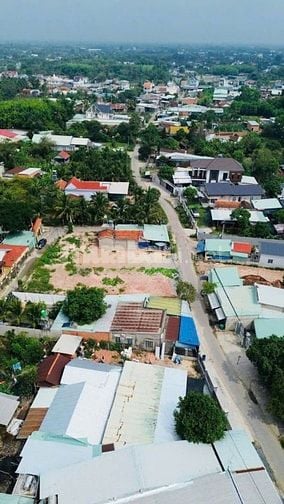 Đất mặt tiền kinh doanh buôn bán .Ngay khu công nghiệp .giá 900tr 