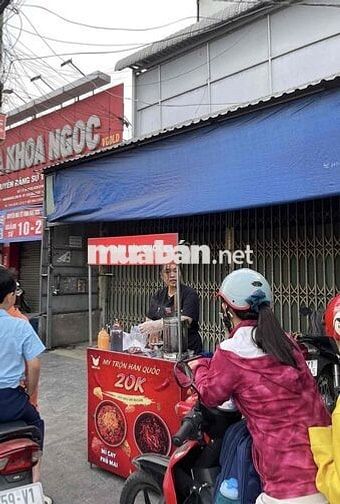Bạn đồng hành bán mì trộn Hàn