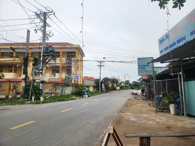 Đất mặt tiền kinh doanh buôn bán .Ngay khu công nghiệp .giá 900tr 