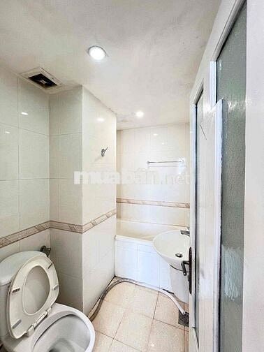 STUDIO CỬA SỔ TRỜI FULL NỘI THẤT NHƯ ẢNH GẦN ĐH SGU,SƯ PHẠM,UEH,..