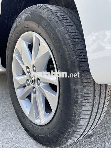 Toyota Innova 2017 7 chỗ số sàn Trắng