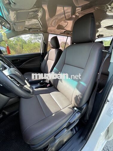 Toyota Innova 2017 7 chỗ số sàn Trắng