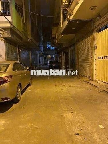 Cho thuê nhà Văn Cao 33m², 4,5 tầng, ô tô đỗ cửa, chỉ 13,5 triệu/tháng