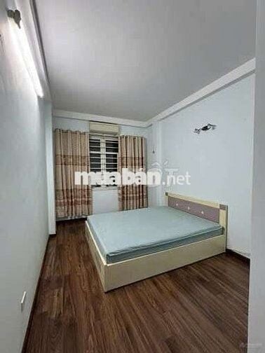Cho thuê nhà Văn Cao 33m², 4,5 tầng, ô tô đỗ cửa, chỉ 13,5 triệu/tháng
