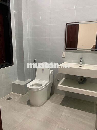 Cho thuê nhà nguyên căn 4 tầng mặt tiền Hải Hồ