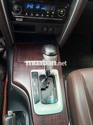 Toyota Fortuner 2024 Máy Xăng Tự Động 7 Chỗ Đen