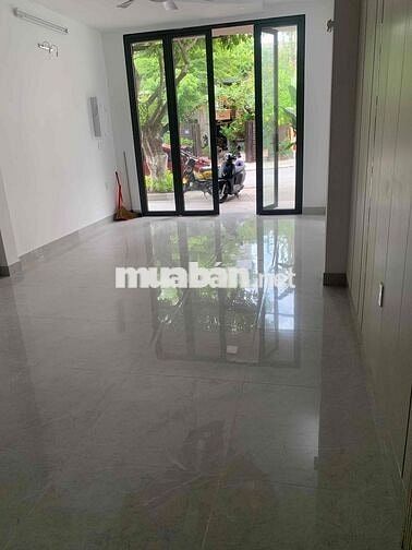 Cho thuê nhà nguyên căn 4 tầng mặt tiền Hải Hồ