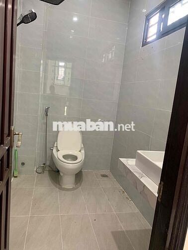 Cho thuê nhà nguyên căn 4 tầng mặt tiền Hải Hồ