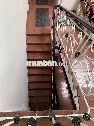 Cho thuê nhà nguyên căn 4 tầng mặt tiền Hải Hồ