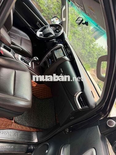 Toyota Fortuner 2024 Máy Xăng Tự Động 7 Chỗ Đen