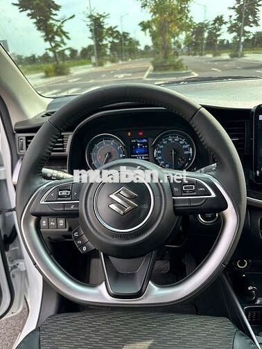 Suzuki XL7 Hybrid 2024 xe gia đình có hổ trợ bank