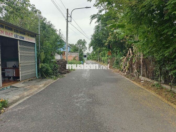 Chính chủ bán diện tích 233m2, 100m2 thổ cư 2tỷ4 thương lượng