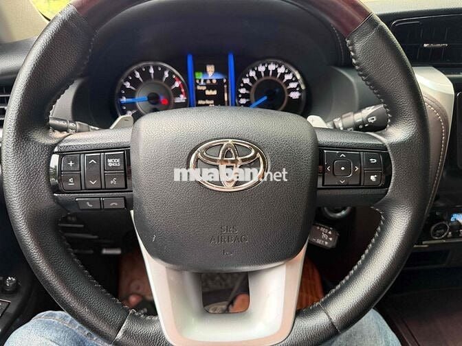 Toyota Fortuner 2024 Máy Xăng Tự Động 7 Chỗ Đen