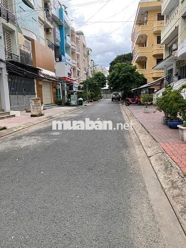 Mặt bằng đẹp Q3-ngang 8m-sân trước 40m2-hoàn thiện cao cấp
