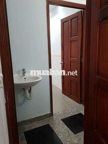 nhà nc mới đẹp gần mt tr lầu 2pn 2vs huỳnh Văn Bánh p11 phú nhuận