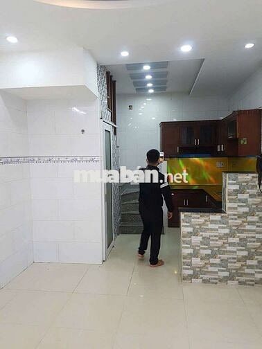 nhà nc mới đẹp gần mt tr lầu 2pn 2vs huỳnh Văn Bánh p11 phú nhuận